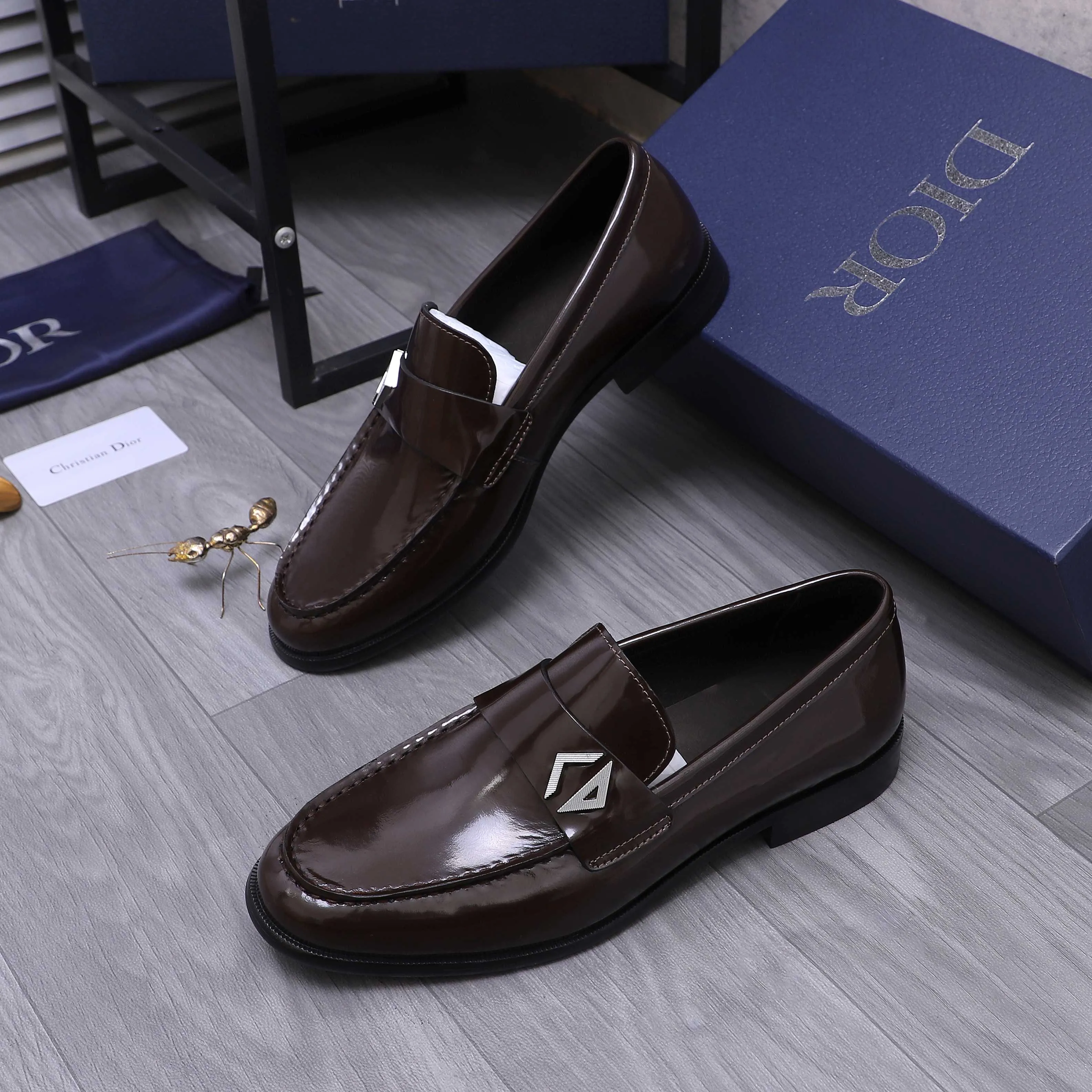 Men's shoes 💰580 Product trademark: Dior "Dior" formal business leather shoes Regular size: 39-45 (45 is custom-made and non-returnable) Product materials: Selected pearlescent cowhide upper, cowhide lining, original outsole